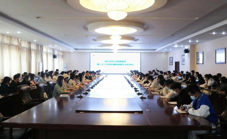 商丘学院大学生记者团召开2022年秋季学期第二次例会暨新闻宣传工作培训会_fororder_2