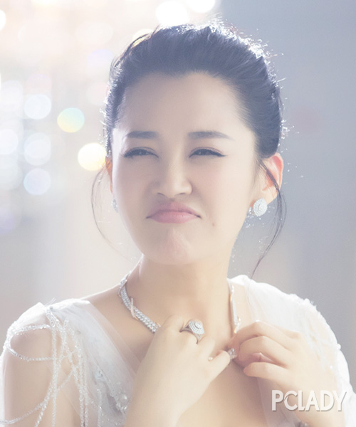 她们都是同龄人 为何颜龄差那么多？