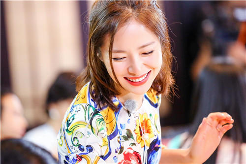 江一燕穿花衣神似叶童 和赵雅芝再演断桥相会_娱乐_腾讯网