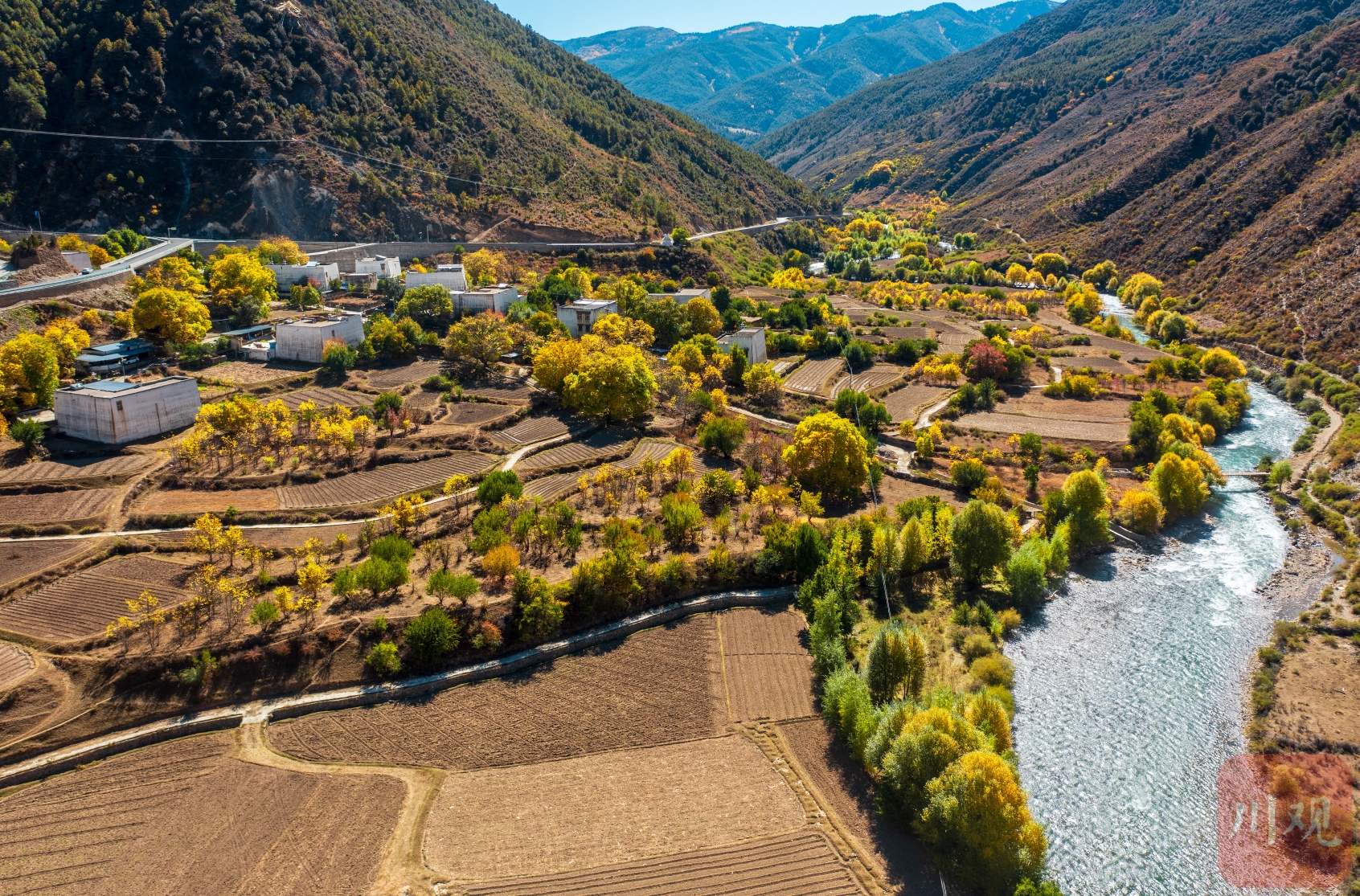 （转载）邂逅高原深秋田园 秋色仿若童话世界