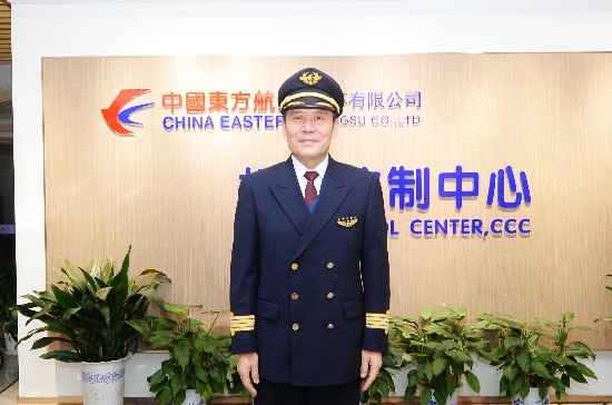 中国东航“五星机长”陈安庚：融入生命的飞行之歌_fororder_陈安庚.JPG
