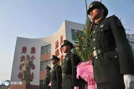 78年前，他壮烈殉国。他说：我们中国人都投降了，还有中国吗？