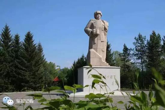 78年前，他壮烈殉国。他说：我们中国人都投降了，还有中国吗？