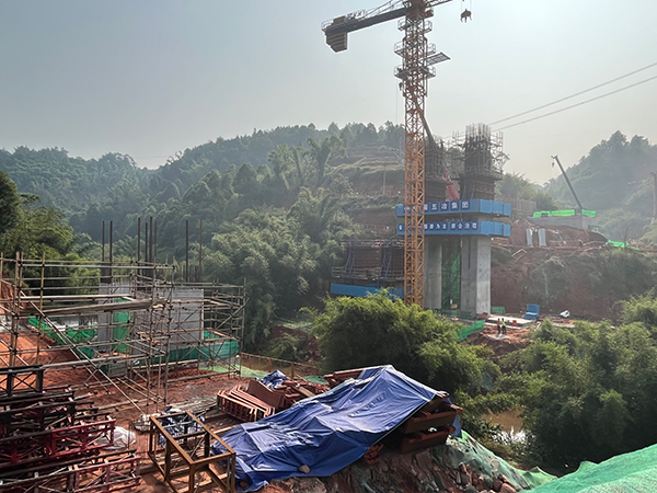 宜宾翠屏区：重点道路建设项目加速推进_fororder_G247公路施工现场
