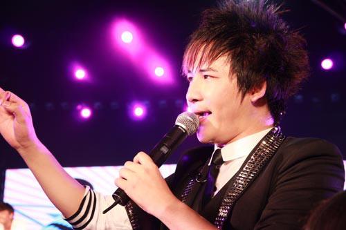 大张伟再陷抄袭门 《爱如潮水》被指抄袭国外dj(图)