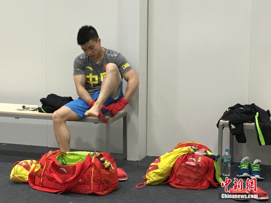 大战一触即发 中国体操男队进行适应性训练