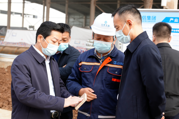 信阳市委常委、副市长秦保建到信阳经开区调研_fororder__66330002