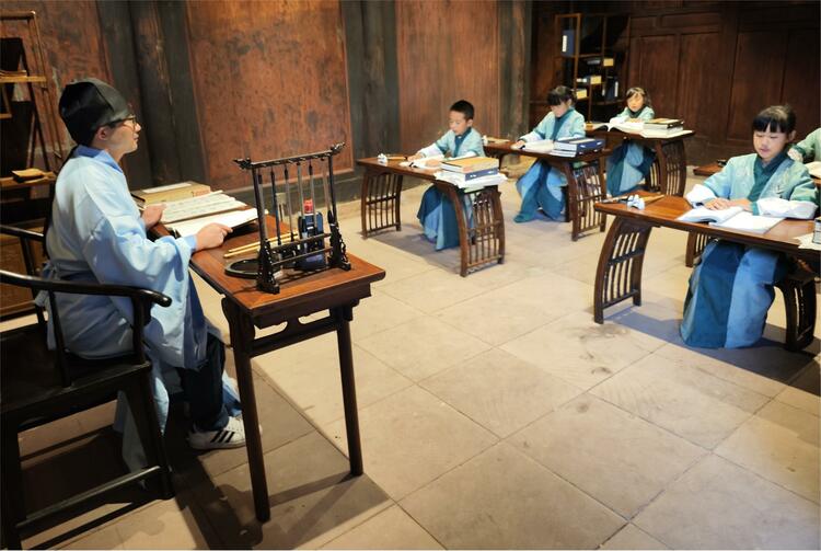 辉煌凉山70载 | 重现茶马古道遗韵 乡村振兴为大石板古村注入新活力_fororder_大石板古村一景，学国学。摄影 宋明jpg