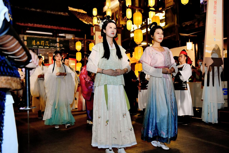 “衣起锦官城”（成都）汉服周盛大启幕  成都青羊区文殊坊再掀“国风热”_fororder_图片3
