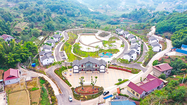 自贡沿滩区：高铁铺就“幸福路” 沿滩乡村“焕新颜”_fororder_1已建设完工的顺昌美新村