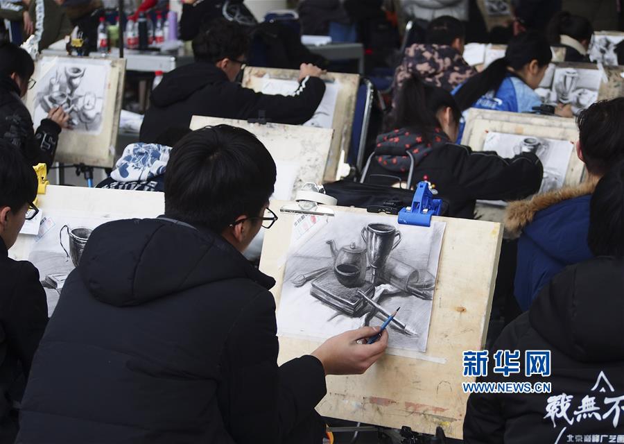 山东济南：艺考开考 考生同场竞技
