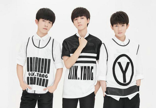 TFboys粉丝打架:女生互踹抢应援位 千粉凯粉内掐(图)