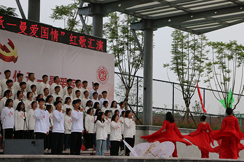 宜宾市一曼中学校开展“欢庆党的二十大·传承一曼爱国情”红歌汇演_fororder_合唱歌曲《少年》-摄影-陈国峰