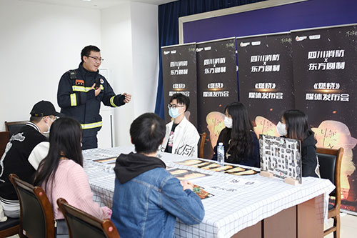 全国首个大型线下消防主题剧本杀《燃烧》发布上线_fororder_体检现场-供图-四川省消防救援总队