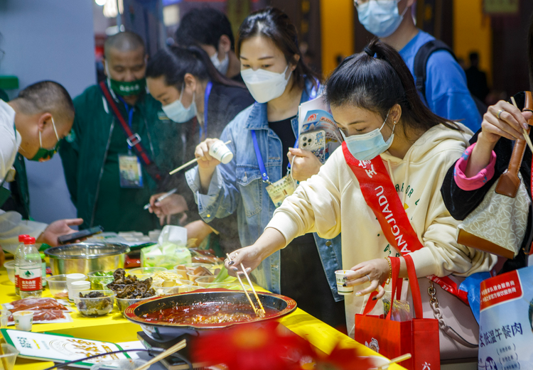 （转载）106届糖酒会开幕，美食飘香西博城