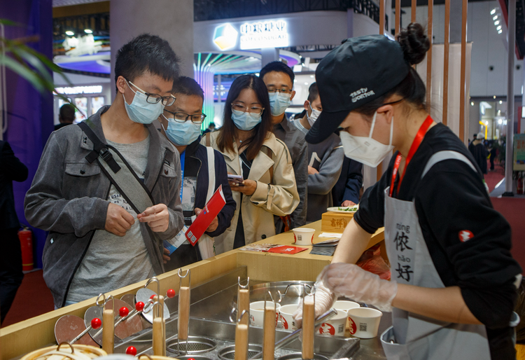 （转载）106届糖酒会开幕，美食飘香西博城