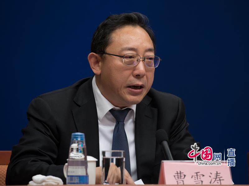 南开大学校长、中国工程院院士曹雪涛介绍情况