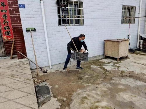 河南光山：寒冬送温情 关爱暖人心
