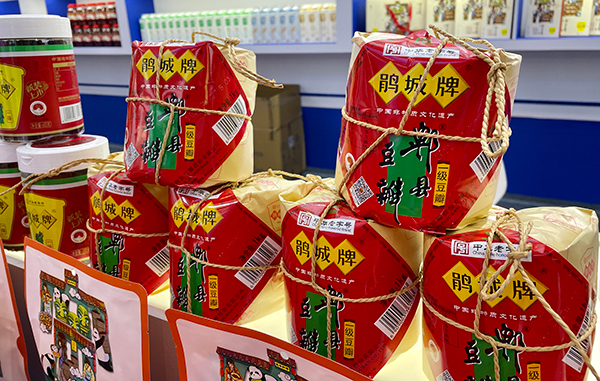 聚焦农博会⑤｜“豆瓣之乡”探秘第八届成都国际都市现代农业博览会郫都展馆_fororder_“鹃城牌”郫县豆瓣酱-摄影-史华玉