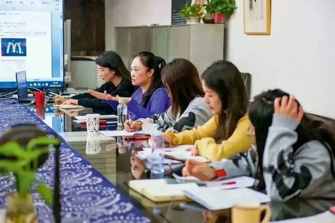 没有一天能放下 ——韩美林为妻子周建萍新书《恰逢其时》作序