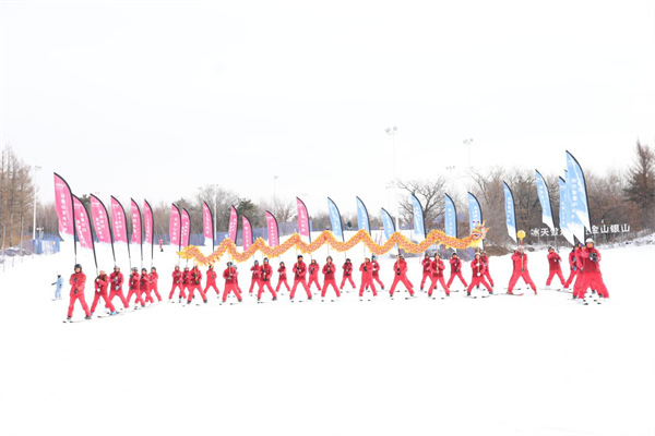 迎接新雪季 长春天定山滑雪场19日开板首滑_fororder_图片2