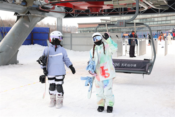 迎接新雪季 长春天定山滑雪场19日开板首滑_fororder_图片3