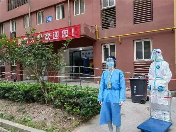 【筑心抗疫 师者同行】重庆邮电大学：抗疫“夫妻档” 最美的陪伴是“疫”路同行_fororder_图片1