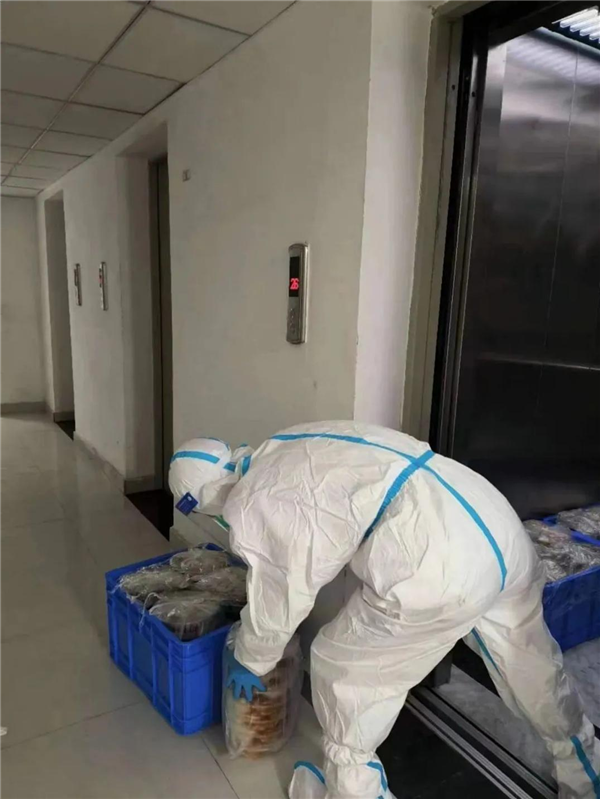 【筑心抗疫 师者同行】重庆邮电大学：抗疫“夫妻档” 最美的陪伴是“疫”路同行_fororder_图片2