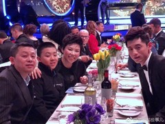张继科邓亚萍亮相劳伦斯 与费德勒帅气合影
