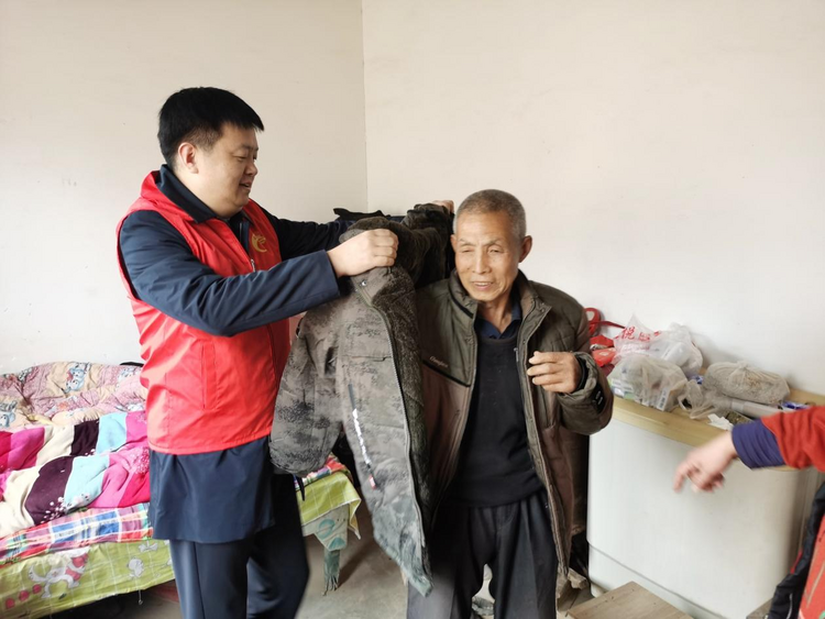 渭南潼关：走访慰问暖人心 助力振兴谋发展_fororder_00