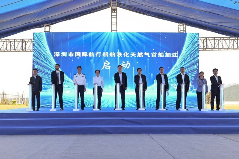 中国石油在粤港澳大湾区首次实现海上液化天然气“船对船”加注作业_fororder_微信图片_20221123224400