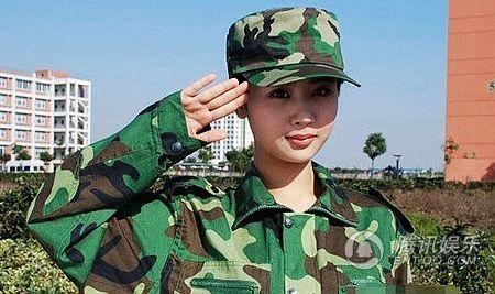 女星素颜军训差别太大？ 最后一张是周冬雨