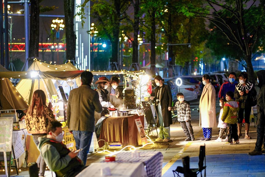 重庆多个夜间集市复市 城市“烟火气”逐渐回归_fororder_LOCAL1671346717197G31UNN8JEO