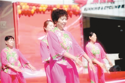 首届“2019护脚行动最美妈妈广场舞大赛”开幕