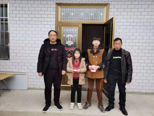 河南南召：待到山花烂漫时 他在丛中笑