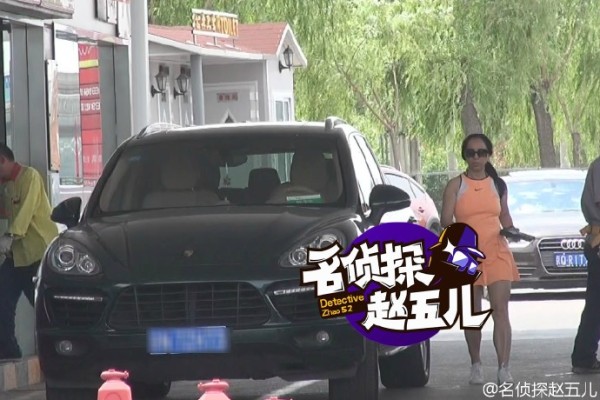 黄绮珊疑婚内出轨音乐人 两人午夜同现身酒店