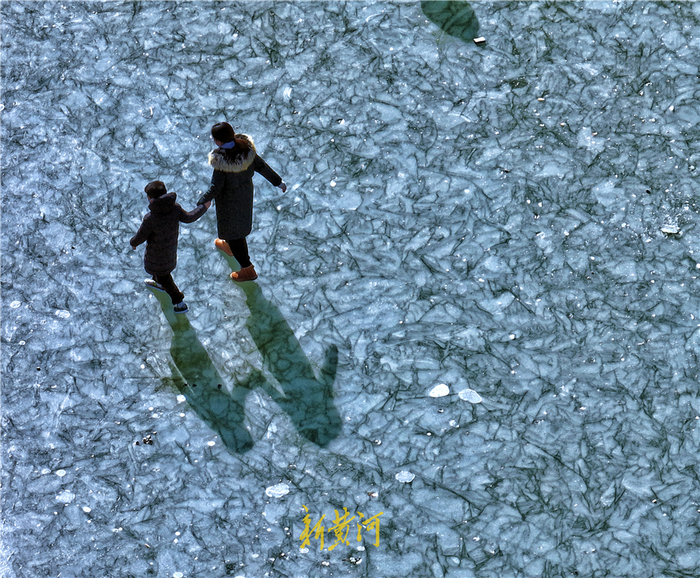 济南CBD冬景——冰封荷花湖