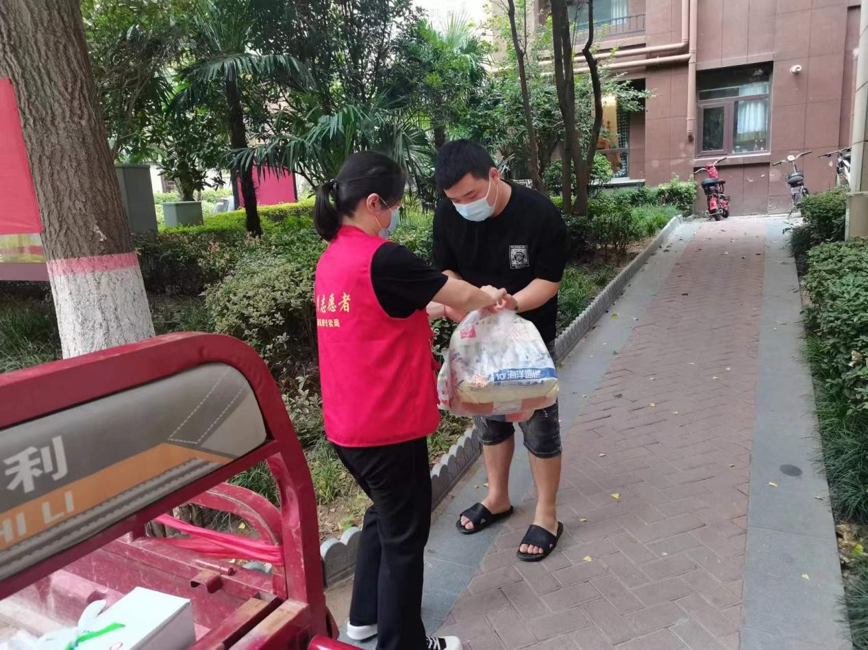 河南滑县：“志愿红”助力疫情防控“健康绿”