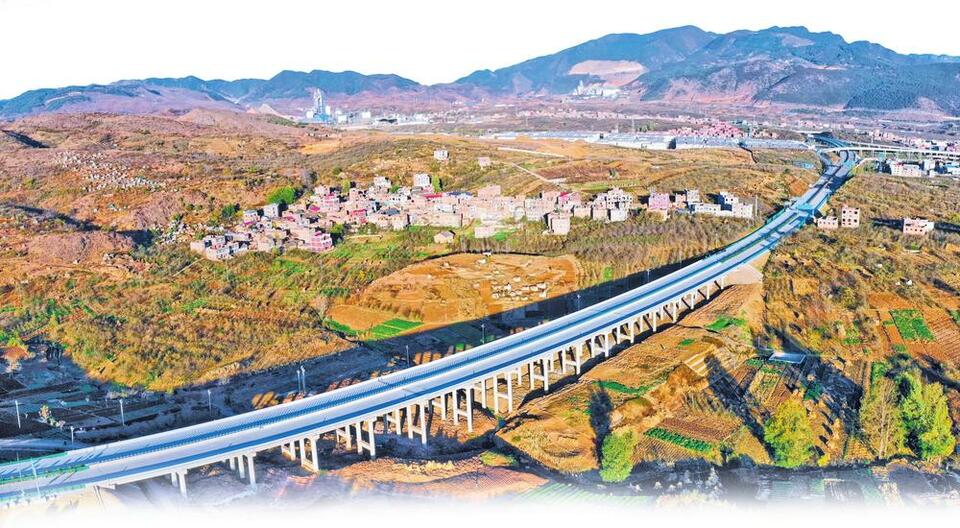 昭通昭阳：国内首条机制砂混凝土高速公路建成通车_fororder_8722