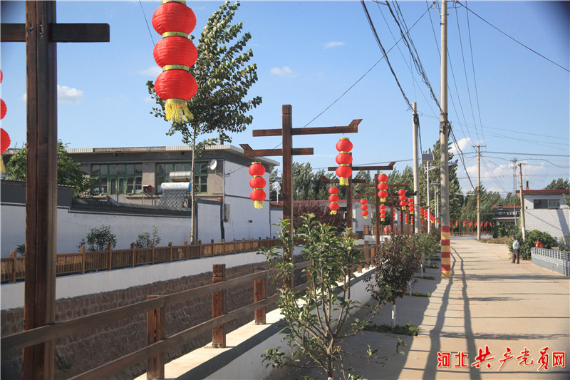 迁安市八家寨村：党建领航幸福来 村美人和产业旺