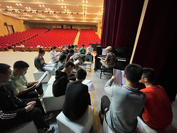 原创音乐剧《方心未艾》走进成都市中小学防艾教育课堂_fororder_声乐训练-供图-四川师范大学附属中学