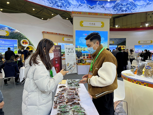 甘孜州特色农产品亮相农博会_fororder_未标题-3