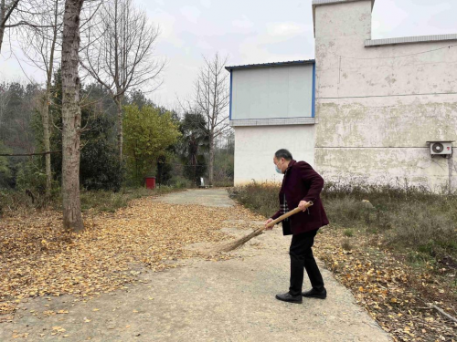 河南光山：寒冬送温情 关爱暖人心