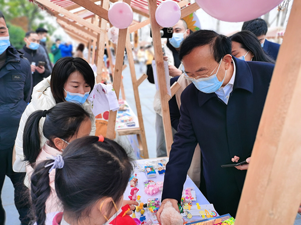 成都举行“蓉城幸福家·儿童友好义集”公园城市主题活动_fororder_儿童义卖集市现场-摄影-杨建昆