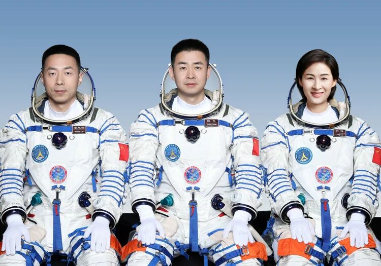 神舟十四号载人飞船顺利撤离空间站组合体 航天员乘组即将踏上回家之旅