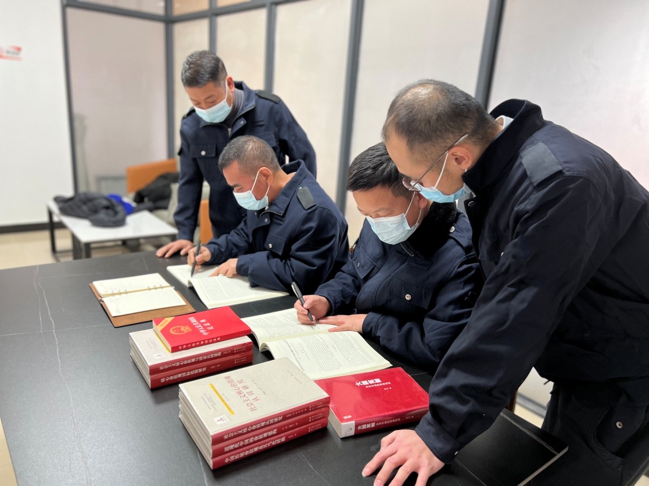 浙江省永康市烟草专卖局：与法同行 精彩呈“宪”