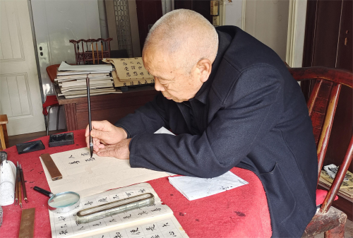 洛阳孟津：“书法达人”的经营之道