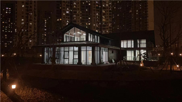 湖北省最大的海绵化改造工程沙湖港项目完工_fororder_两港海绵示范带B区零碳岛居夜景 卞汉楠摄