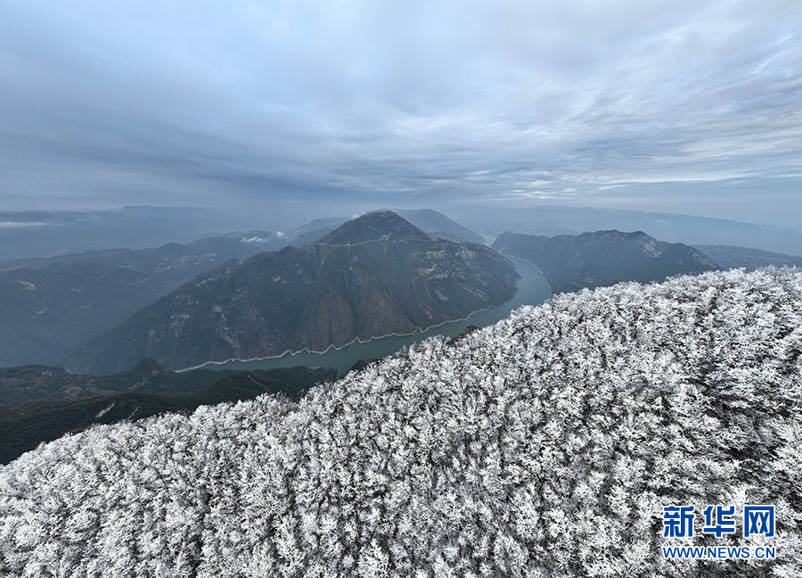 重庆：雪落三峡 山河如画