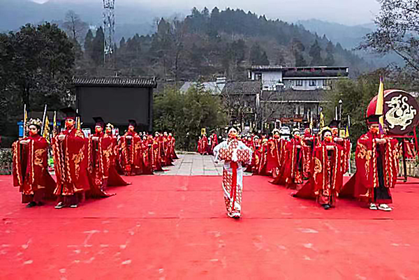 剑山为证 雄关为媒 广元剑阁青年人才集体婚礼浪漫来袭_fororder_集体汉服婚礼现场